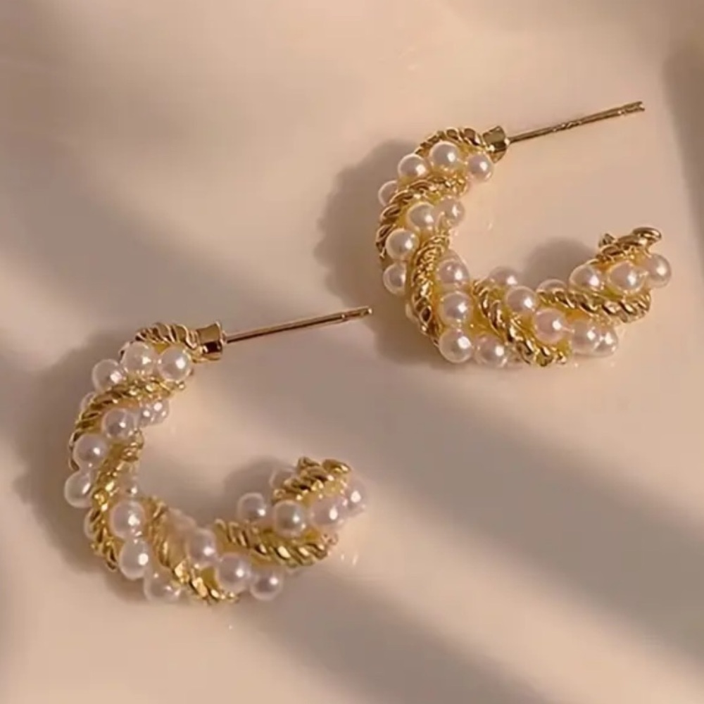 Elegant Gold and Pearl Hoop Earrings - Picture 2 of 5